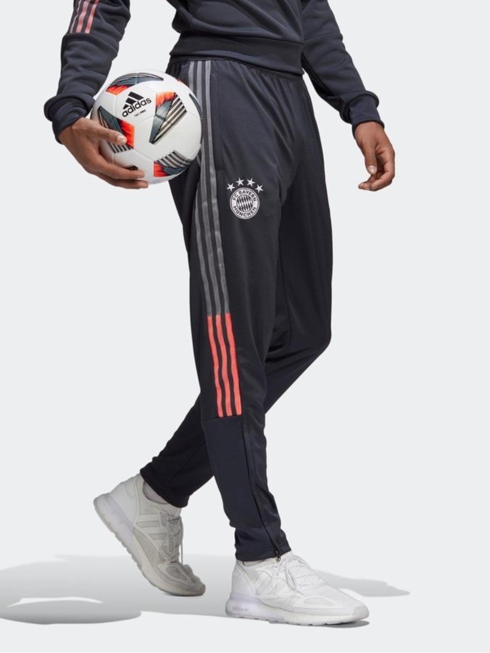 FC Bayern Munchen 2018-19 Travel Pants Black Dual Telekom Sponsor Size S NWT